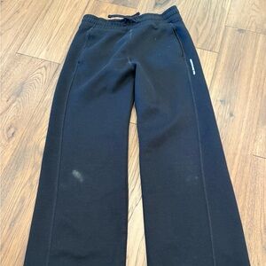 Abercrombie Kids Activewear Wide Leg Pants Girls 13/14
Slightly flawed on leg